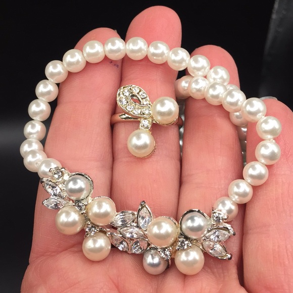 Tanya Lind faux pearl necklace, ring - Picture 3 of 5